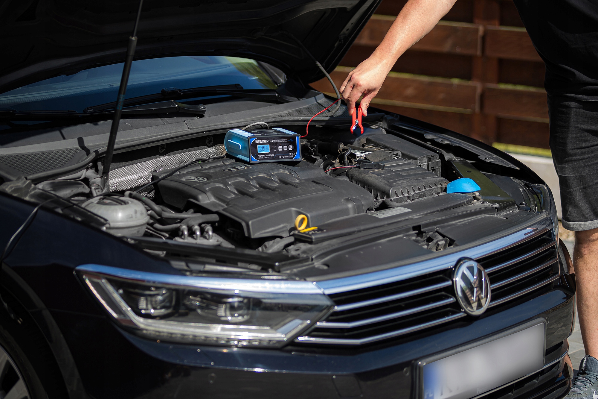 Prostownik Samochodowy do Akumulatorów 24V 12V 11A AGM START-STOP