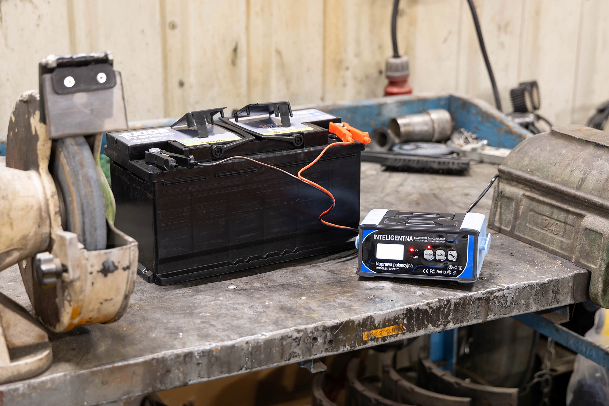 Prostownik Samochodowy do Akumulatorów 24V 12V 11A AGM START-STOP