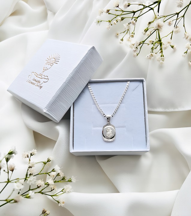 Srebrny łańcuszek 45 cm z medalikiem Matki Boskiej komunia chrzest prezent