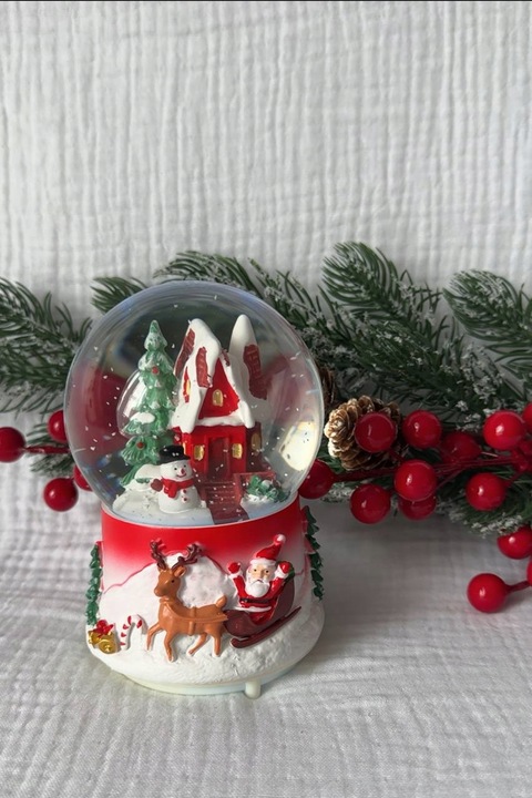 Świąteczna kula domek