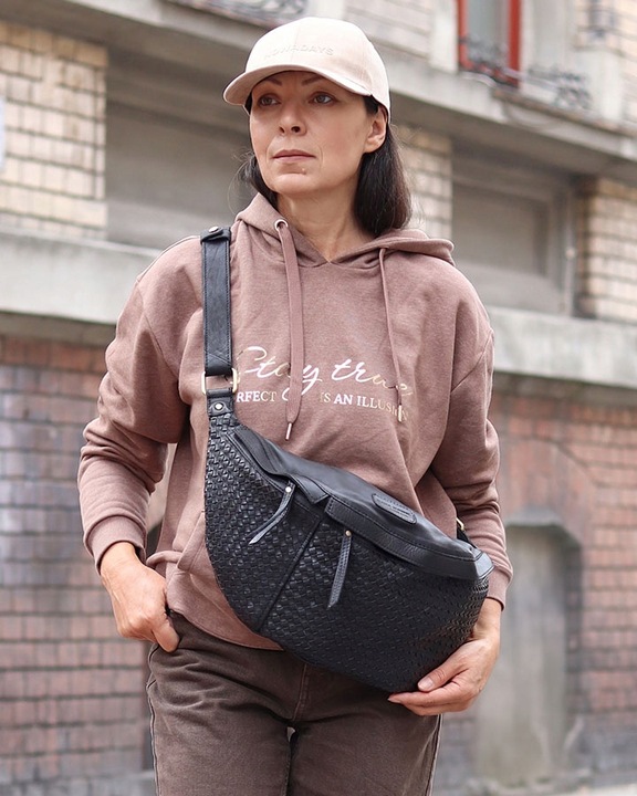 Torebka SKÓRZANA duża nerka PÓŁKSIĘŻYC listonoszka