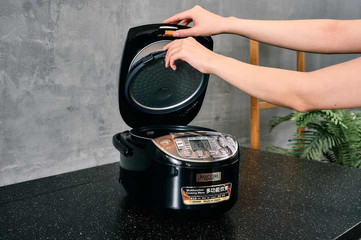 Ryżowar Rice cooker gotowanie na parze Zojirushi Micom NL-GAQ10 1L Czarny
