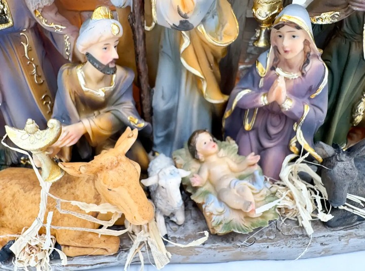 SZOPKA BOŻONARODZENIOWA KAMIENNA 38 CM Z OŚWIETLENIEM I FIGURAMI STAJENKA