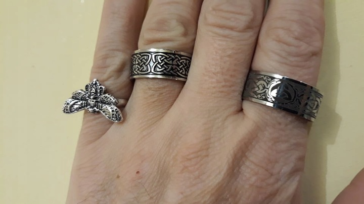 Regulowany Sygnet Ćma Trupia Główka