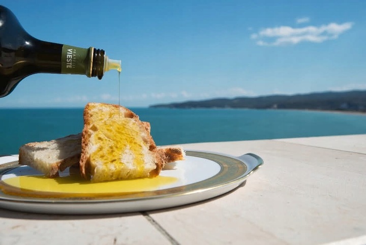 Oliwa z oliwek extra virgin Fratelli Vieste Tradicione 1l Włoska ŁAGODNA