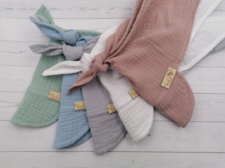 CHUSTA Z DASZKIEM CZAPECZKA MUŚLINOWA ODDYCHAJĄCA