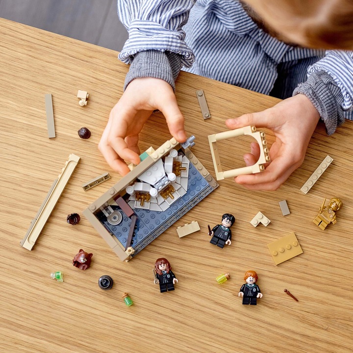 LEGO Harry Potter 76386 Hogwart: Pomyłka z Eliksirem + Latający Ford Anglia