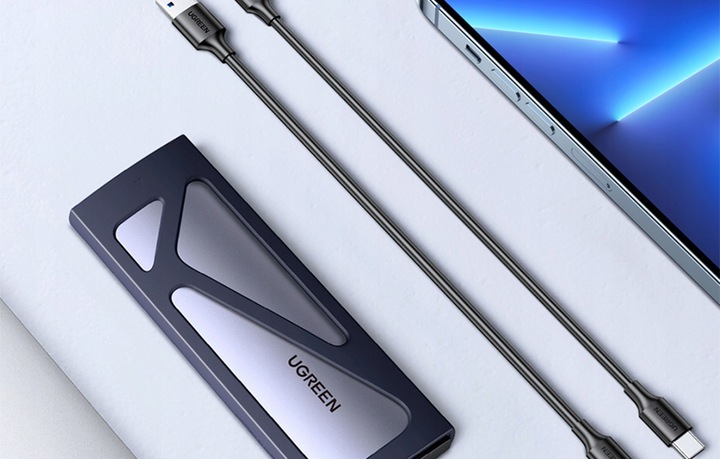 UGREEN OBUDOWA HUB KIESZEŃ DYSKU SSD M.2 NVME DO 2 TB 10GBPS USB 3.2 0,25M