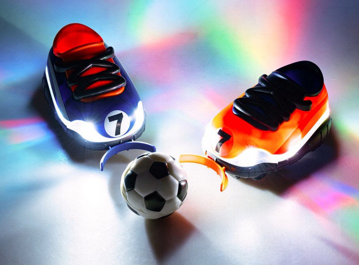 BUTY GO GRY W PIŁKĘ SAMOCHÓD ZDALNIE STEROWANY PILOT AUTO PODŚWIETLENIE LED