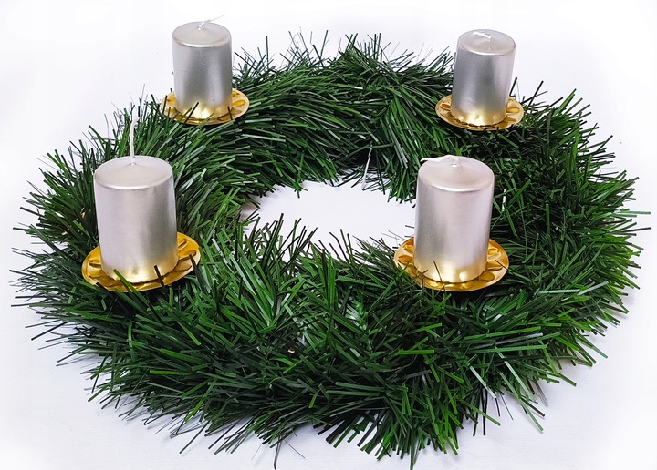 Zestaw do zrobienia wieńca adwentowego, białe świece, wieniec, podstawki