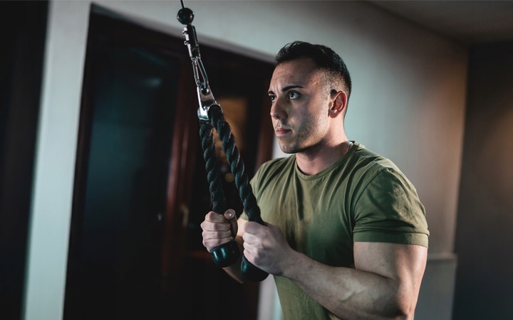 Wyciąg GÓRNY DOLNY do ćwiczeń Athler Agile 20 opaski na nadgarstki GRATIS