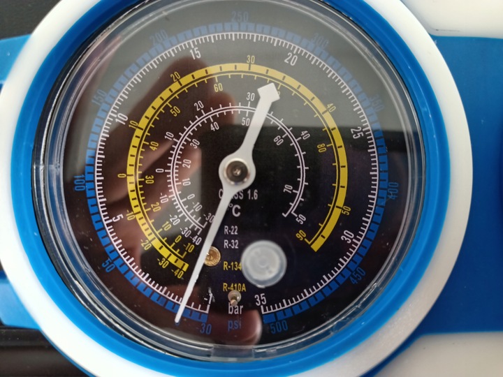 Zestaw manometrów R32 R410 R134a walizka przewody