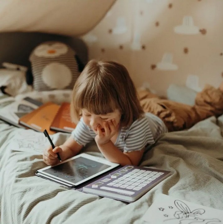 Kidywolf KIDYDRAW-MINI Interaktywny Mini tablet do rysowania Bajki