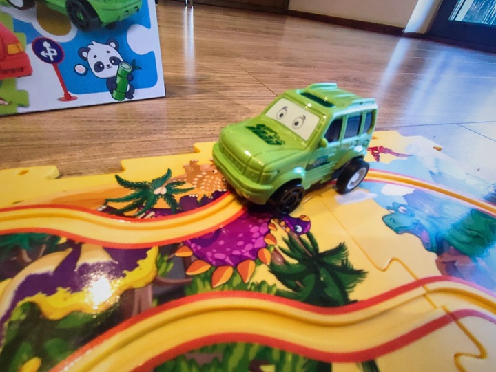 TOR SAMOCHODOWY KREATYWNE PUZZLE DINOZAUR PARK AUTKO 15 el. PUZZLE RAIL CAR