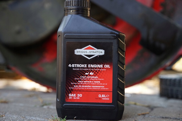 Olej do silników kosiarek i traktorków 4T Briggs&Stratton SAE30 1.4L