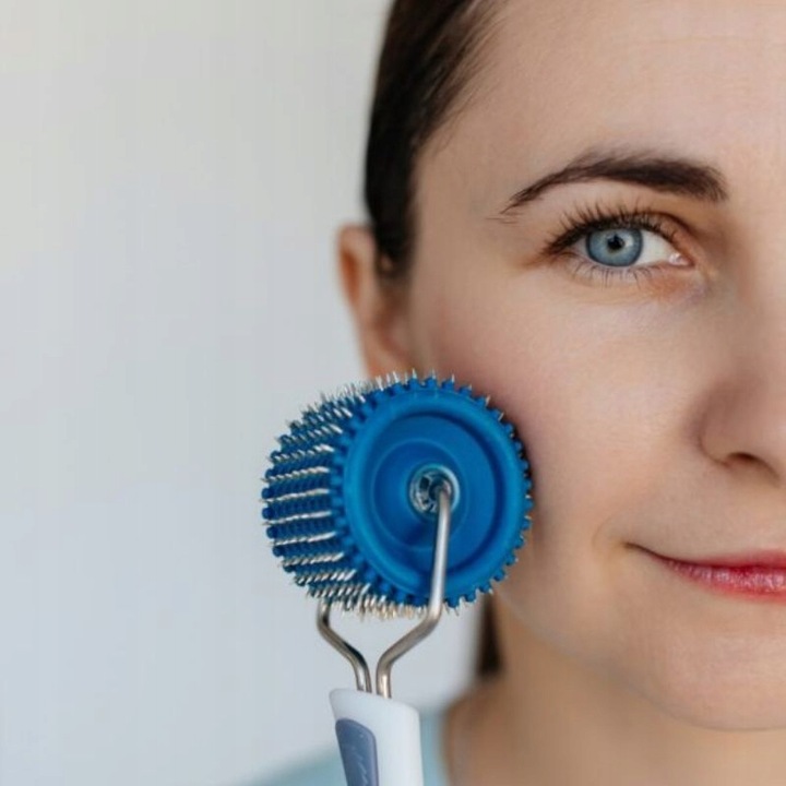 Aplikator LYAPKO WAŁEK z igłami do masażu twarzy ZIELONY + GRATIS