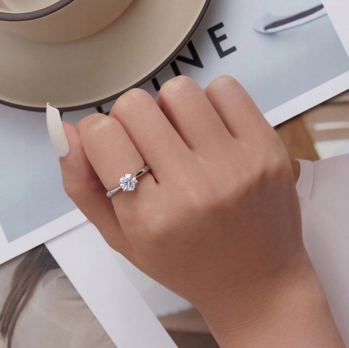 Pierścionek Moissanit 6,5 mm 1 karat srebro 925 rozmiar 22 PL