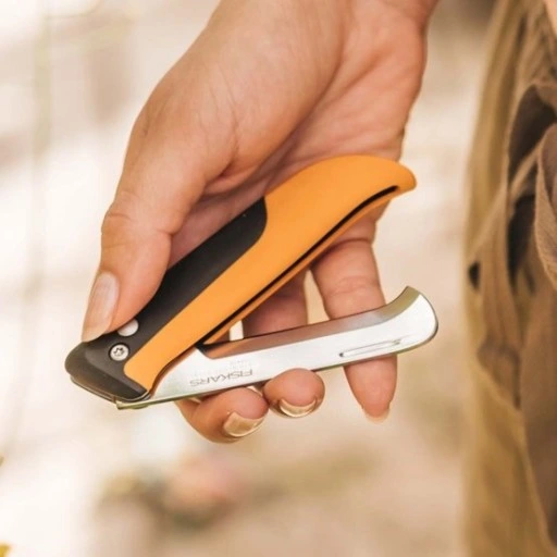 FISKARS / Nóż składany X-series K80 / Idealny do zbioru warzyw i owoców