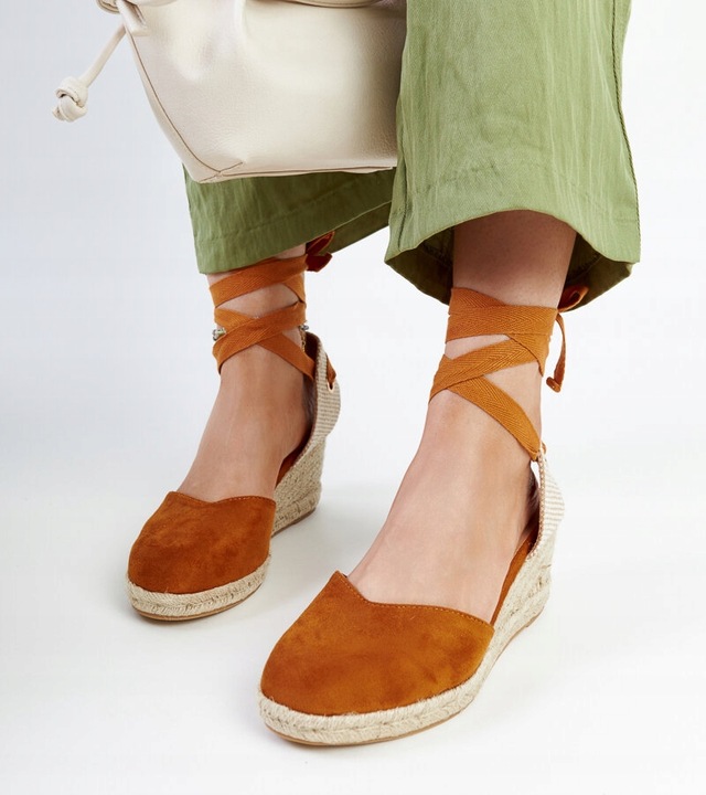 Brązowe wiązane espadryle na koturnie 38