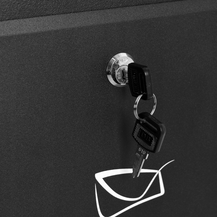 SKRZYNKA POCZTOWA NA LISTY Z NUMEREM DOMU ADRESEM NAZWĄ ULICY NAPISAMI