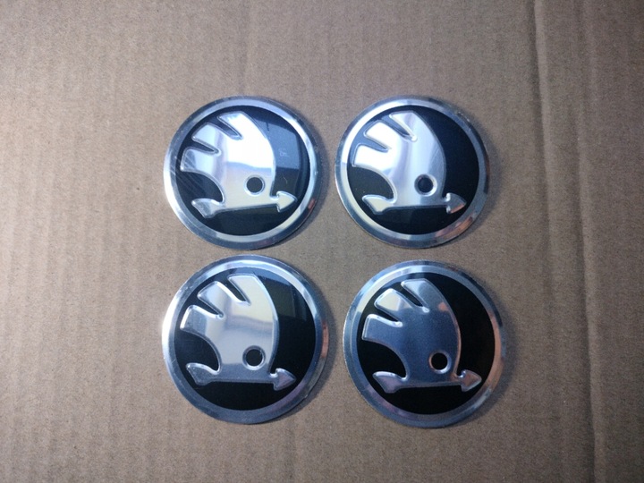 Naklejki emblemat na kołpaki dekielki koła skoda 56 mm aluminium 4 szt NOWE