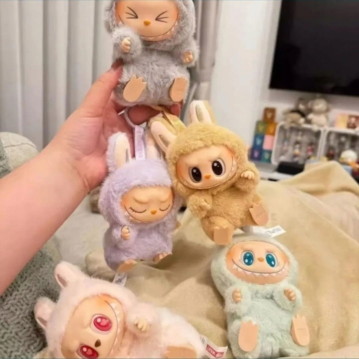 Zawieszka pluszowa POP MART The Monsters HAVE A SEAT Labubu 15 cm Lalka