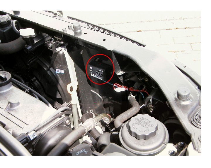 ULTRADŹWIĘKOWY ODSTRASZACZ KUN SZCZURÓW MYSZY DO SAMOCHODU KEMO M100N