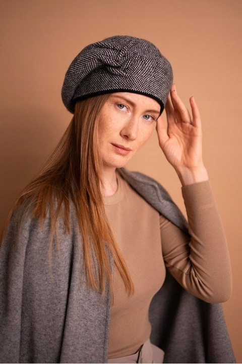 Beret damski wełniany Arcana - z dodatkiem angory, elegancki Czarny
