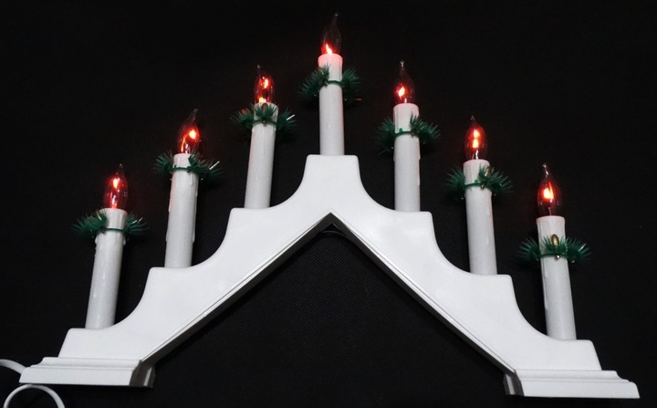 ŁADNY ŚWIECZNIK ADWENTOWY MIGAJĄCY PŁOMIEŃ 7 LED