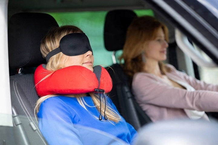 Poduszka podróżna na szyję Dr.Bacty + Gratisy - Czerwona