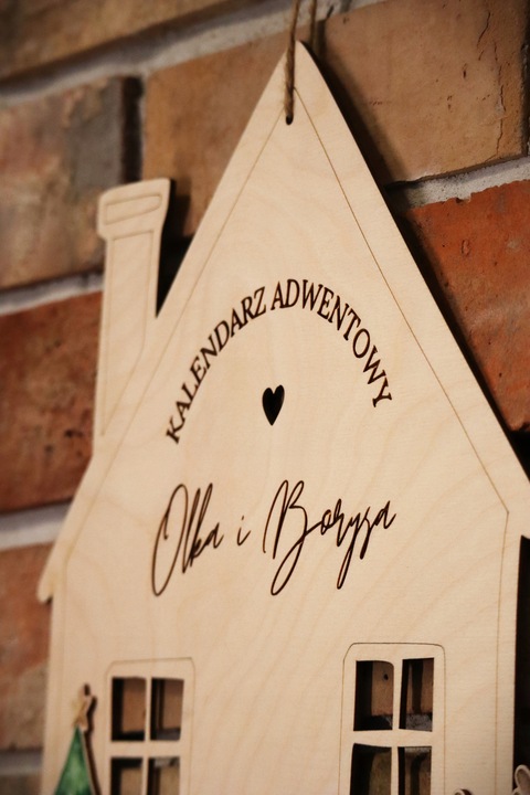 KALENDARZ ADWENTOWY Z IMIENIEM BAZA DREWNIANA Dekoracje Świąteczne DOMEK