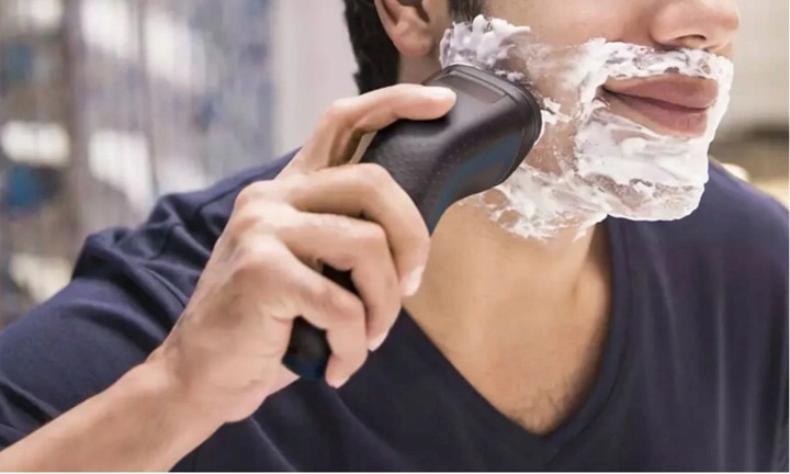 BEZPRZEWODOWA GOLARKA MĘSKA DO ZAROSTU twarzy PHILIPS Maszynka Flex IPX7