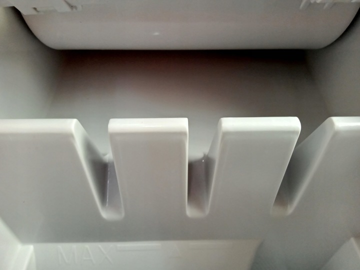 KOSTKARKA DO LODU TCL ICE R9 CZERWONA