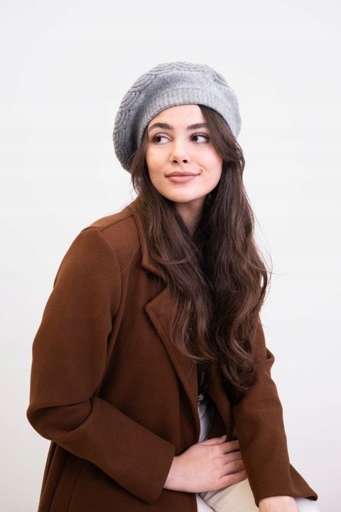 Elegancki beret damski Flossy Tones - ciepły i miły w dotyku Jasny różowy