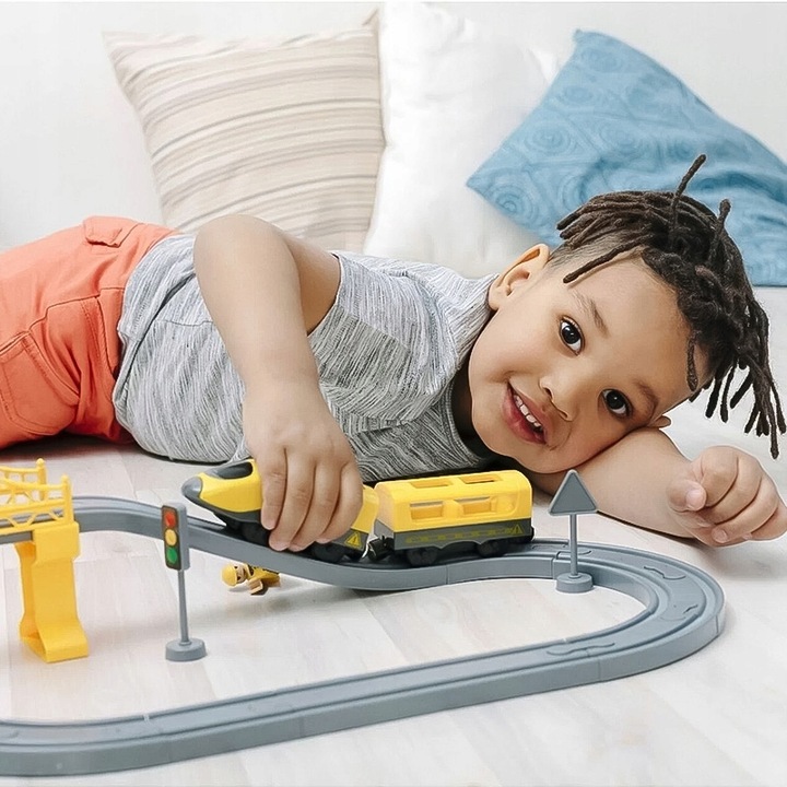 KOLEJKA ELEKTRYCZNA TUNEL MOST LOKOMOTYWA TORY 368