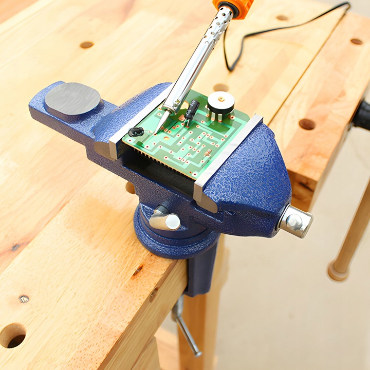 IMADŁO OBROTOWE 360 ŚLUSARSKIE ŻELIWNE SOLIDNE STOŁOWE MAŁE Z KOWADŁEM