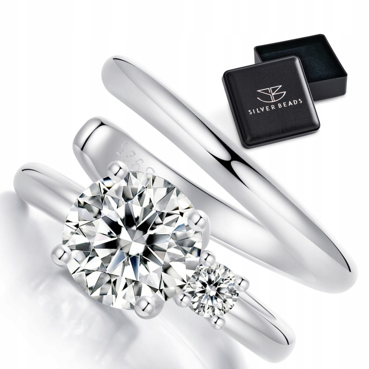 KM69 Srebrna nausznica z Moissanitami 0,5 ct 0,03 ct