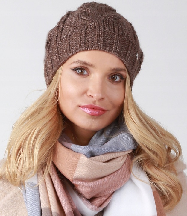 Brązowa czapka damska smerfetka - A4