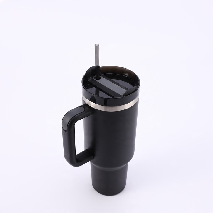 KUBEK TERMICZNY ZE SŁOMKĄ 1200ML KUBEK TERMICZNY ZE SŁOMKĄ CZARNY