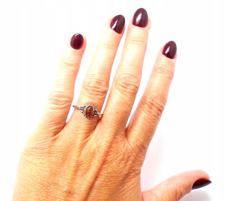 PIERŚCIONEK Z BURSZTYNEM