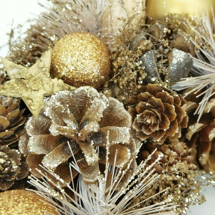 Ręcznie robiony wieniec świąteczny 34 cm złoty stroik z szyszek i bombek