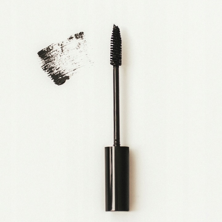 TUSZ DO RZĘS ze szczoteczką olej rycynowy WYDŁUŻAJĄCY czarny NUTRIDOME