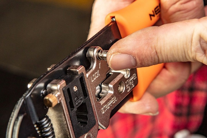 NEO 01-501 Szczypce do końc.tele.z 3 głowic. 4P 6P