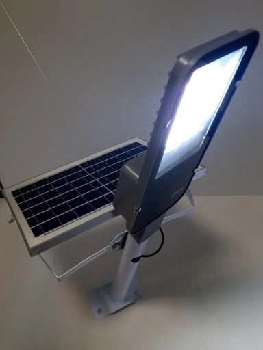 Mocna lampa solarna uliczna 358 LED PANEL SOLARNY+UCHWYT IP65 7000K PILOT