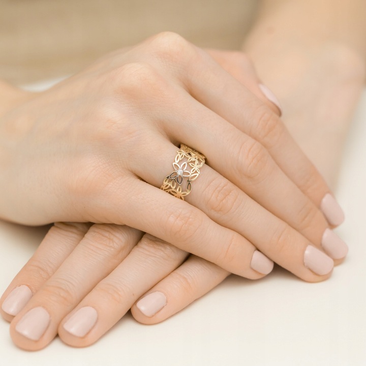 ELEGANCKI ZŁOTY PIERŚCIONEK 333 z CYRKONIAMI r.21