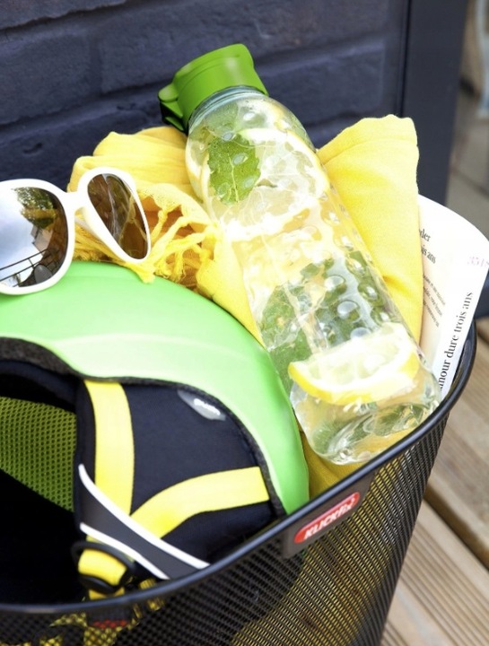 Butelka plastikowa Curver 750 bezbarwna na napoje z bidonem duża pojemność