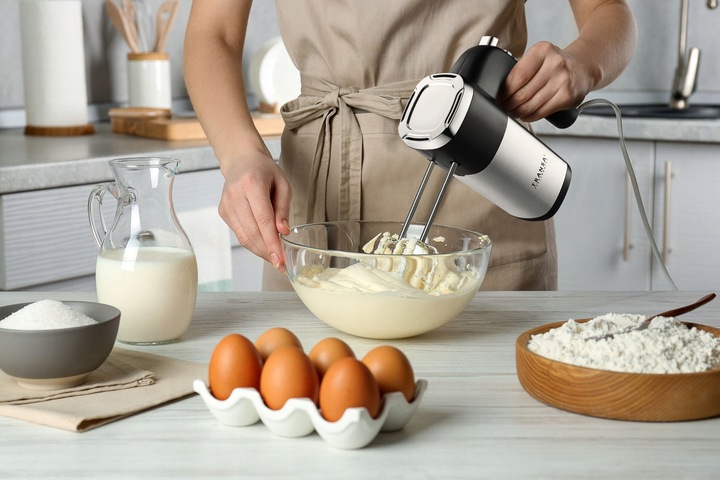 Mikser ręczny 5 biegów tryb TURBO Zestaw 4 mieszadła Organizer TRANSA 900W