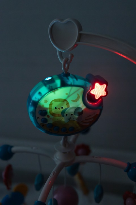 Karuzela do łóżeczka dziecięcego projektor gwiazd zwierzątka 400 melodii