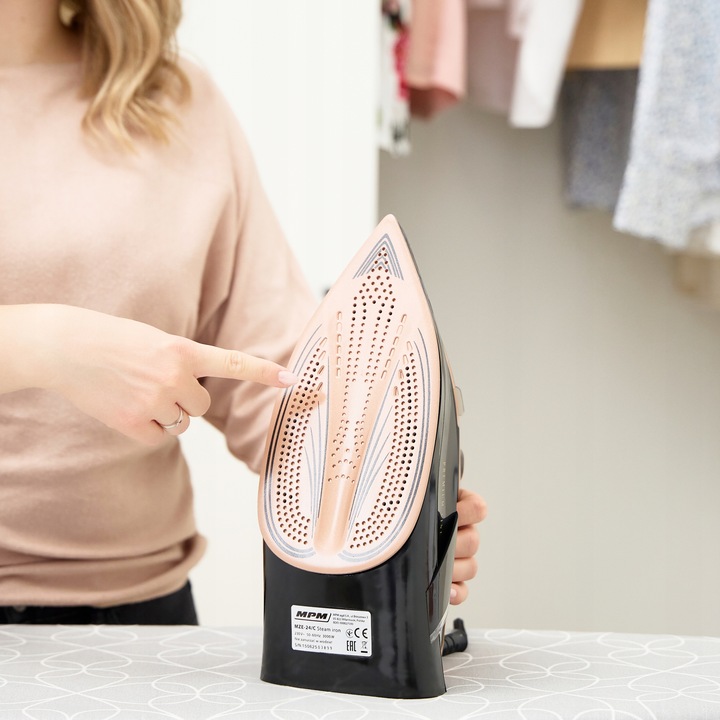 Żelazko parowe ze stopą ceramiczną 3000W czarne mocne MPM MZE-24/C
