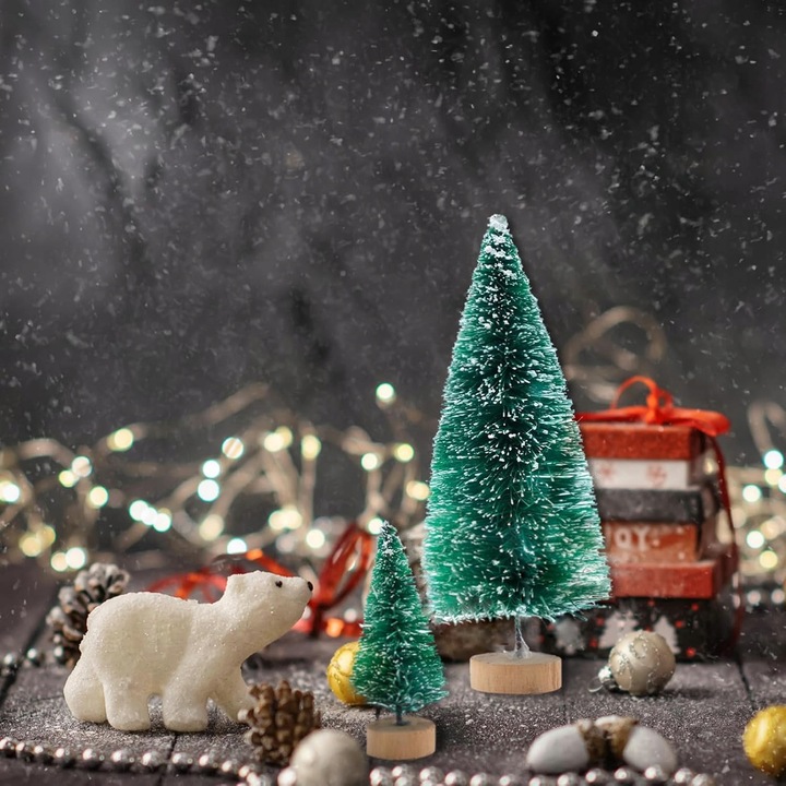 12 MINIATUROWYCH ZIELONYCH CHOINEK Z Efektem Śniegu Zestaw Do Dekoracji